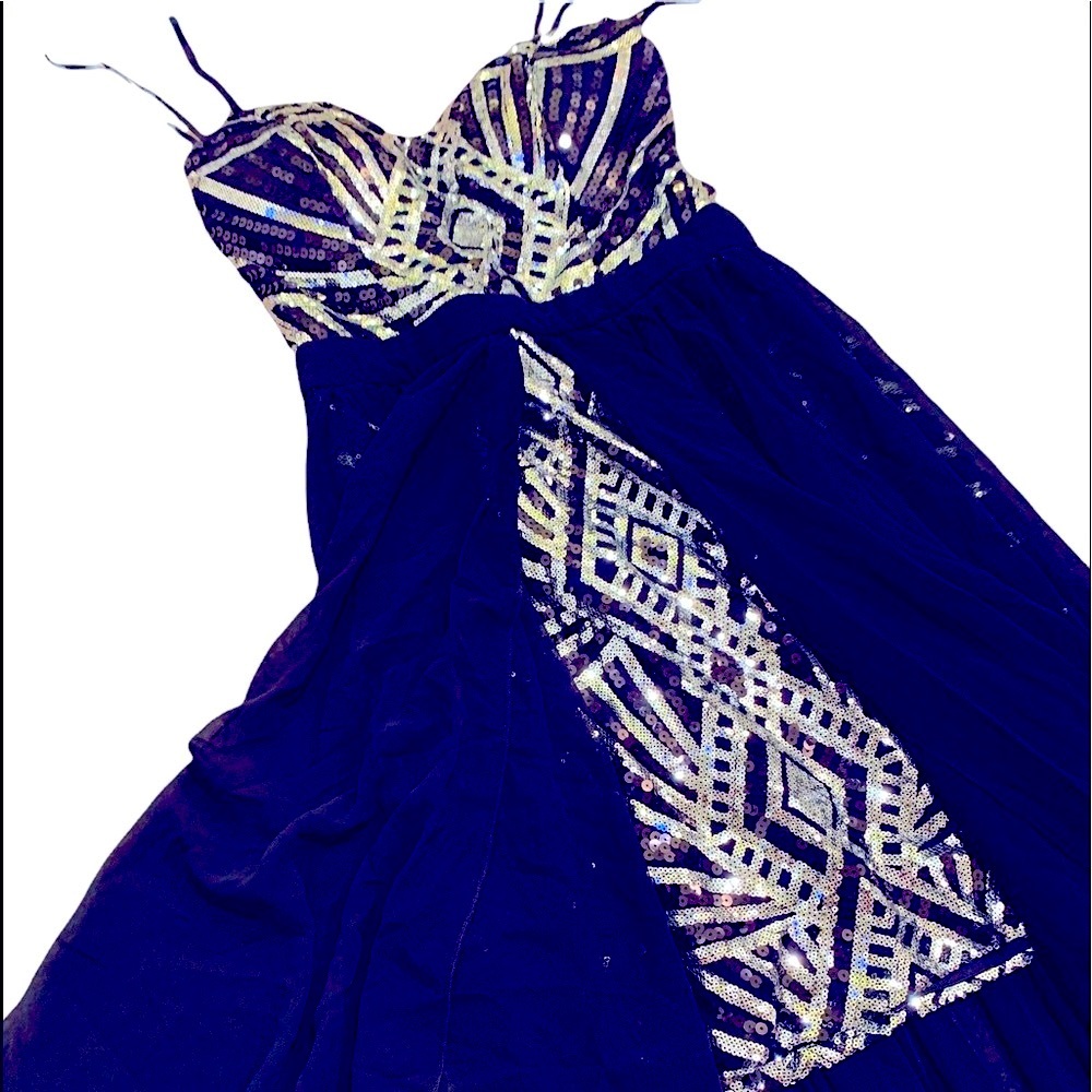 Amazing blk and silver sequins shear dress can be used as a dinner or prom dress